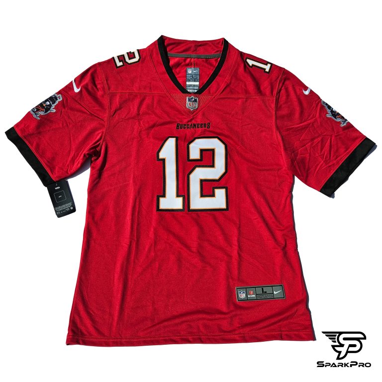 Camiseta NFL Tampa Bay Buccaneers Tom Brady #12 en color rojo, logos oficiales NFL y Nike – SparkPro