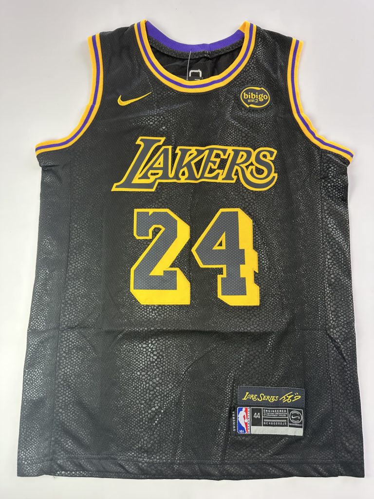 Camiseta NBA Los Angeles Lakers Kobe Bryant #24 negra edición Preseason vista frontal