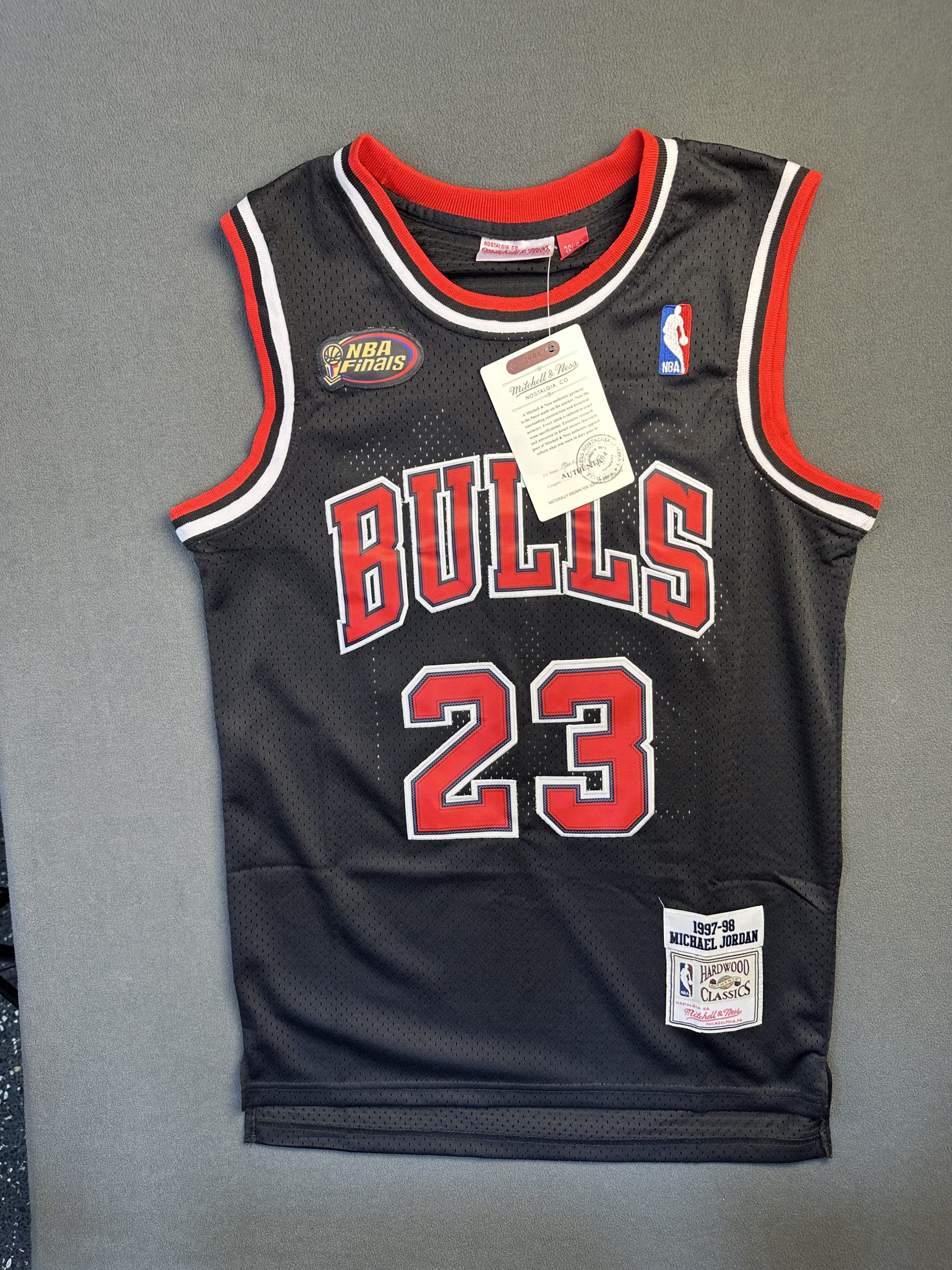 Camiseta Chicago Bulls Michael Jordan #23 Mitchell & Ness Negro - Vista frontal