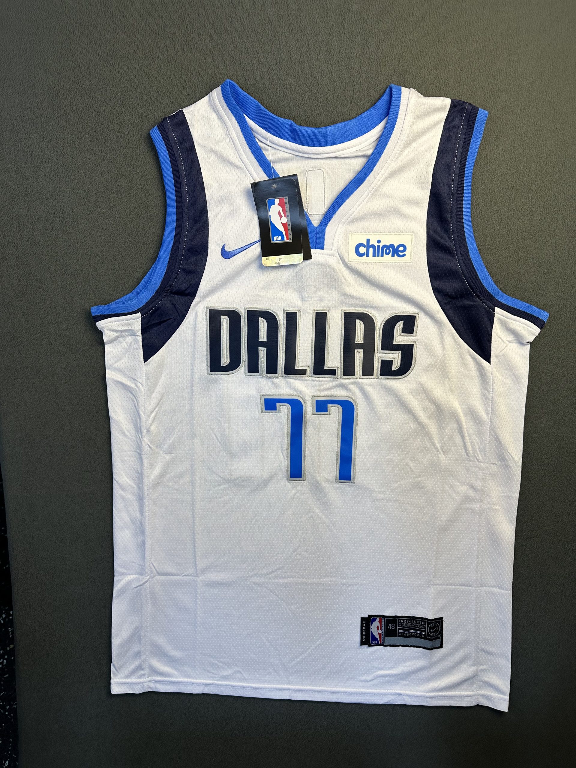 Camiseta Dallas Mavericks Doncic #77 Nike Blanco - Vista frontal