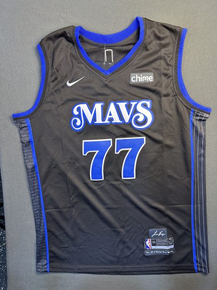 Camiseta Dallas Mavericks Doncic #77 Nike Negro