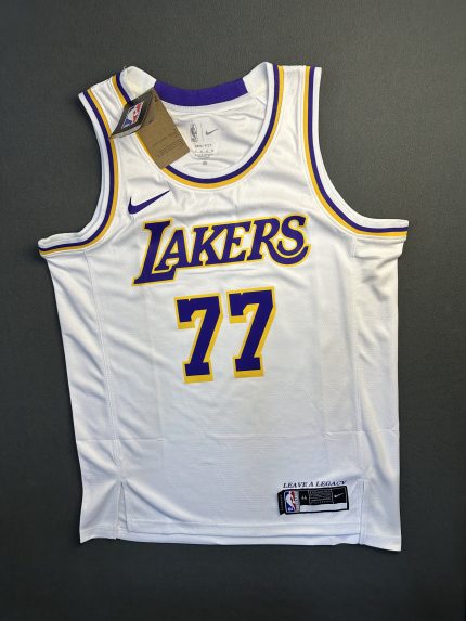Camiseta Lakers Dončić #77 Nike Blanco