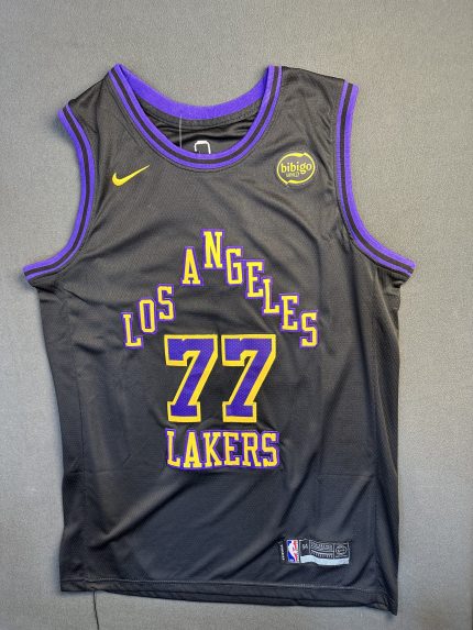 Camiseta Los Angeles Lakers Doncic #77 Nike Negro