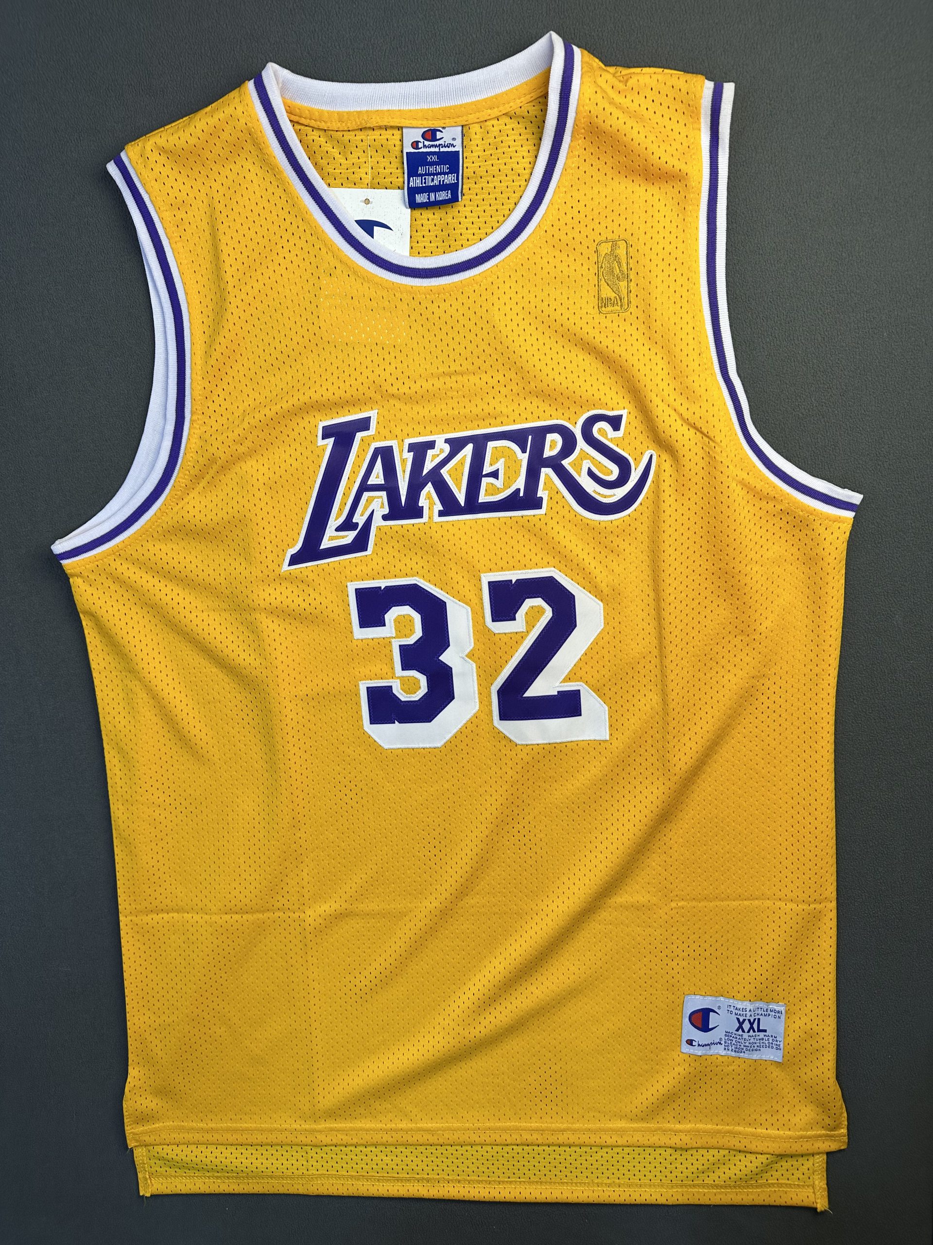 Camiseta Los Angeles Lakers Johnson #32 Champion Amarillo - Vista frontal
