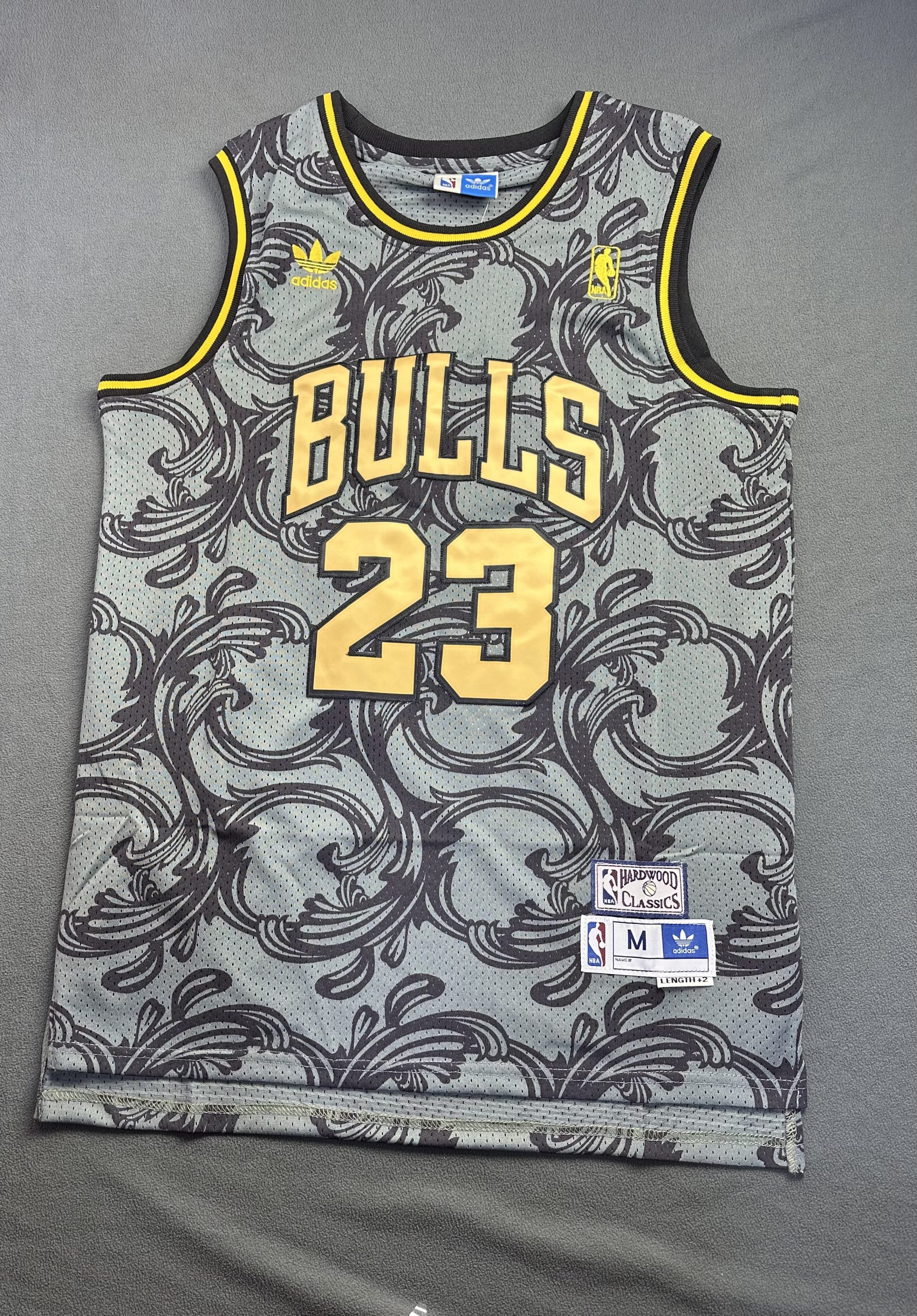 Camiseta Chicago Bulls Jordan #23 Adidas Gris - Vista frontal