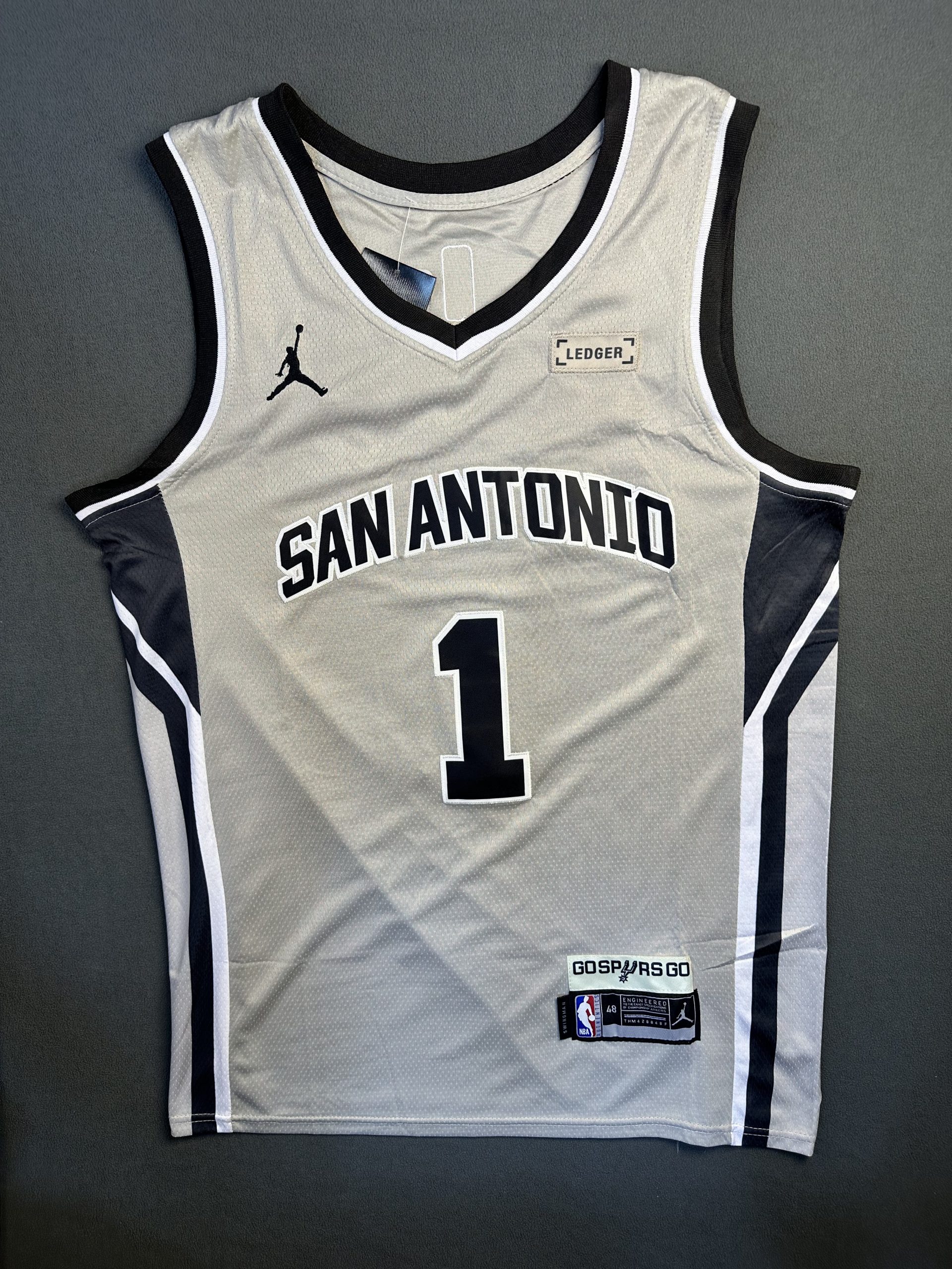 Camiseta San Antonio Spurs Wembanyama #1 Jordan Gris - Vista frontal