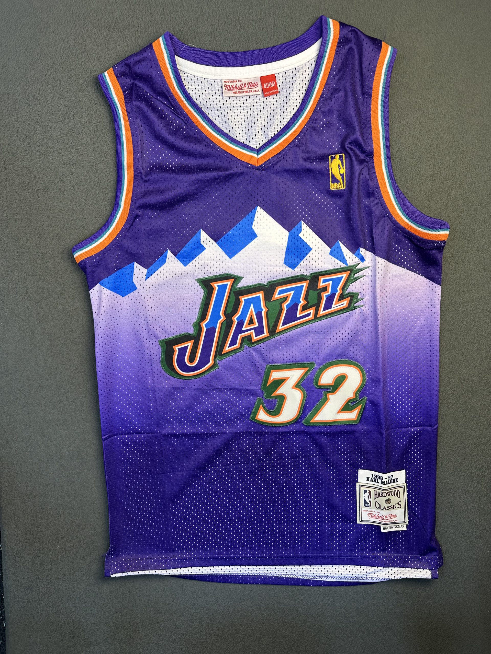 Camiseta Utah Jazz Karl Malone #32 Mitchell & Ness Morado - Vista frontal