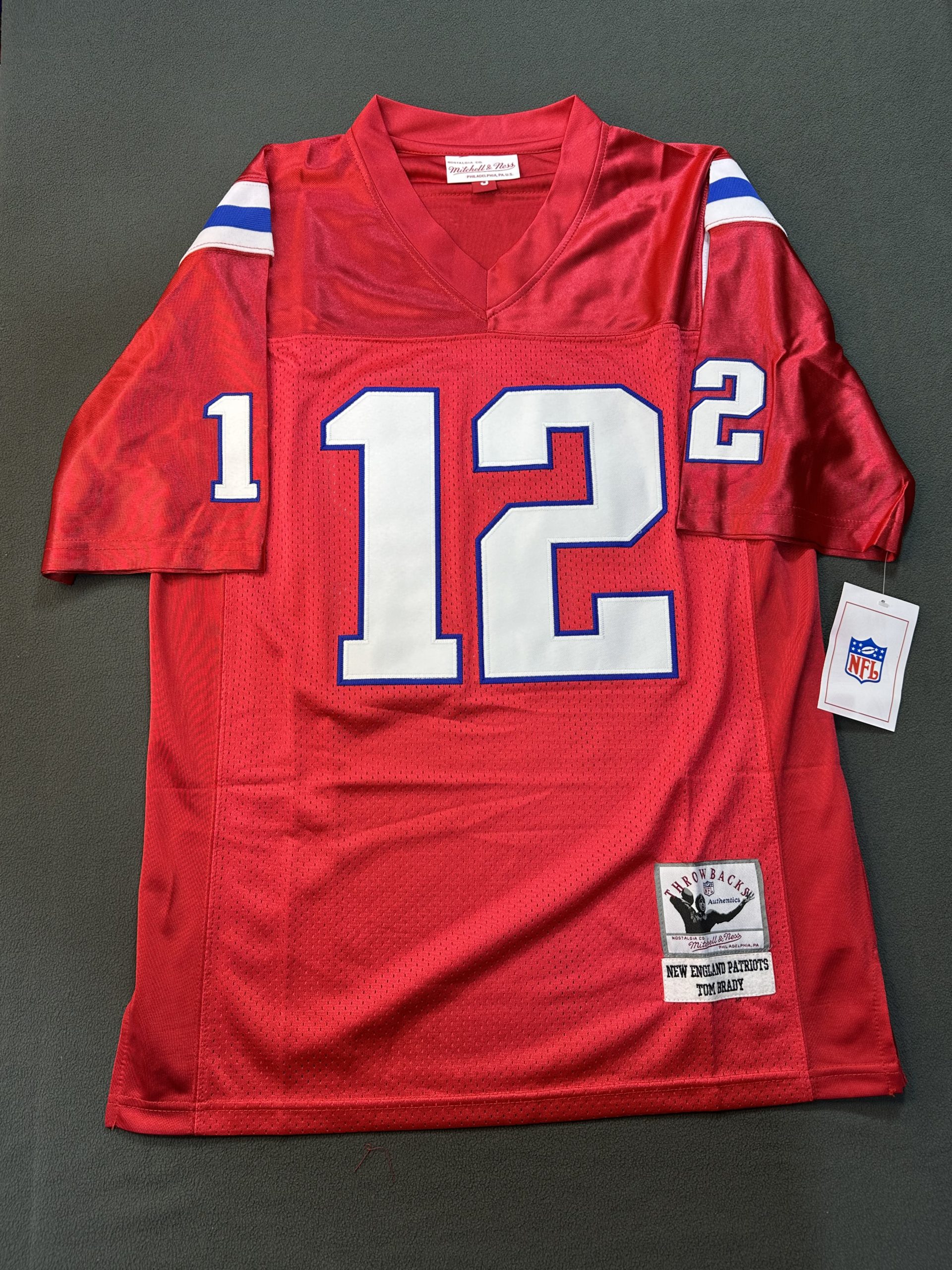 Camiseta New England Patriots Tom Brady #12 Mitchell & Ness Rojo - Vista frontal