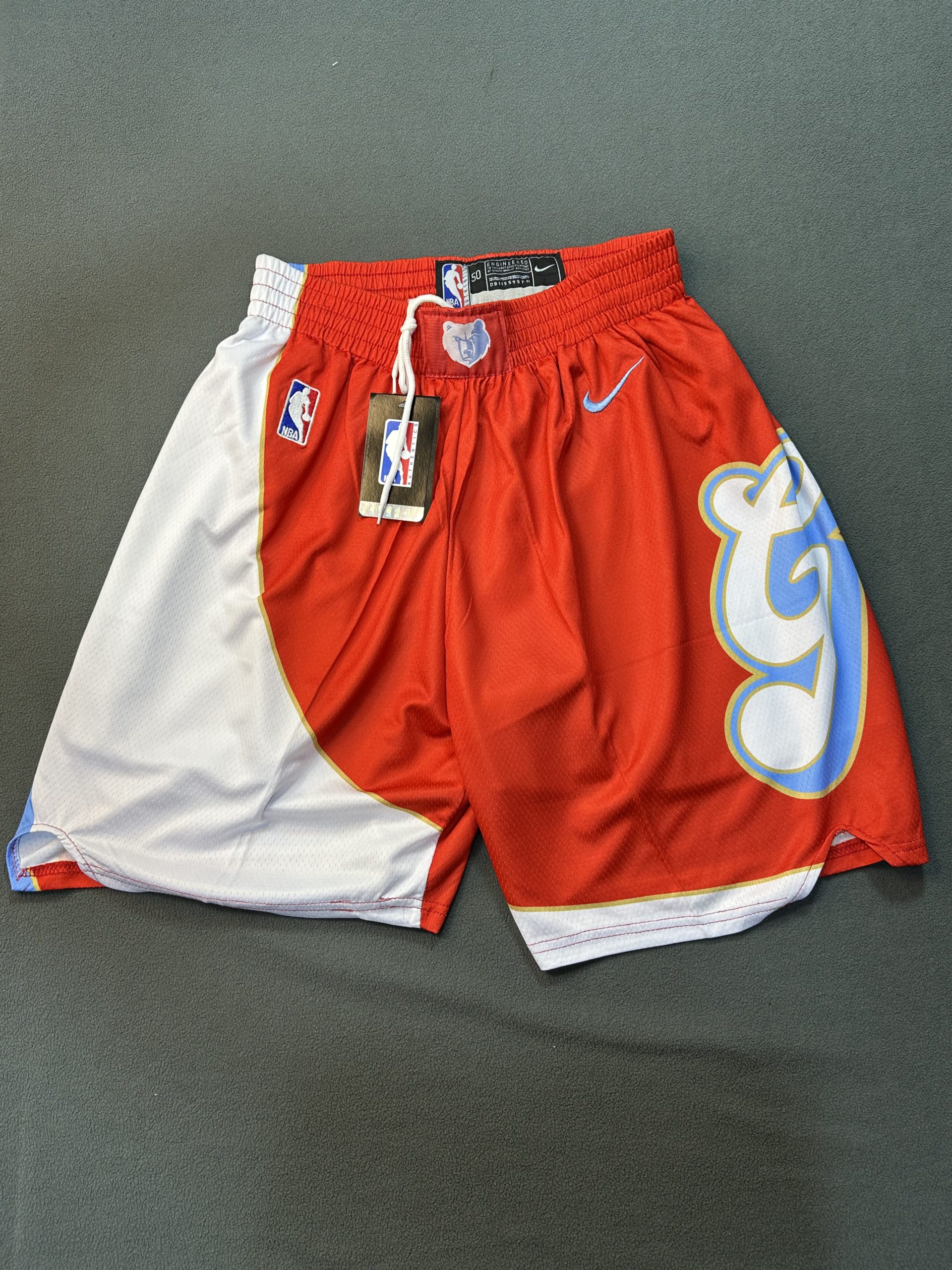 Short Memphis Grizzlies Nike Rojo - Vista frontal Short NBA Memphis Grizzlies color rojo marca Nike, vista frontal