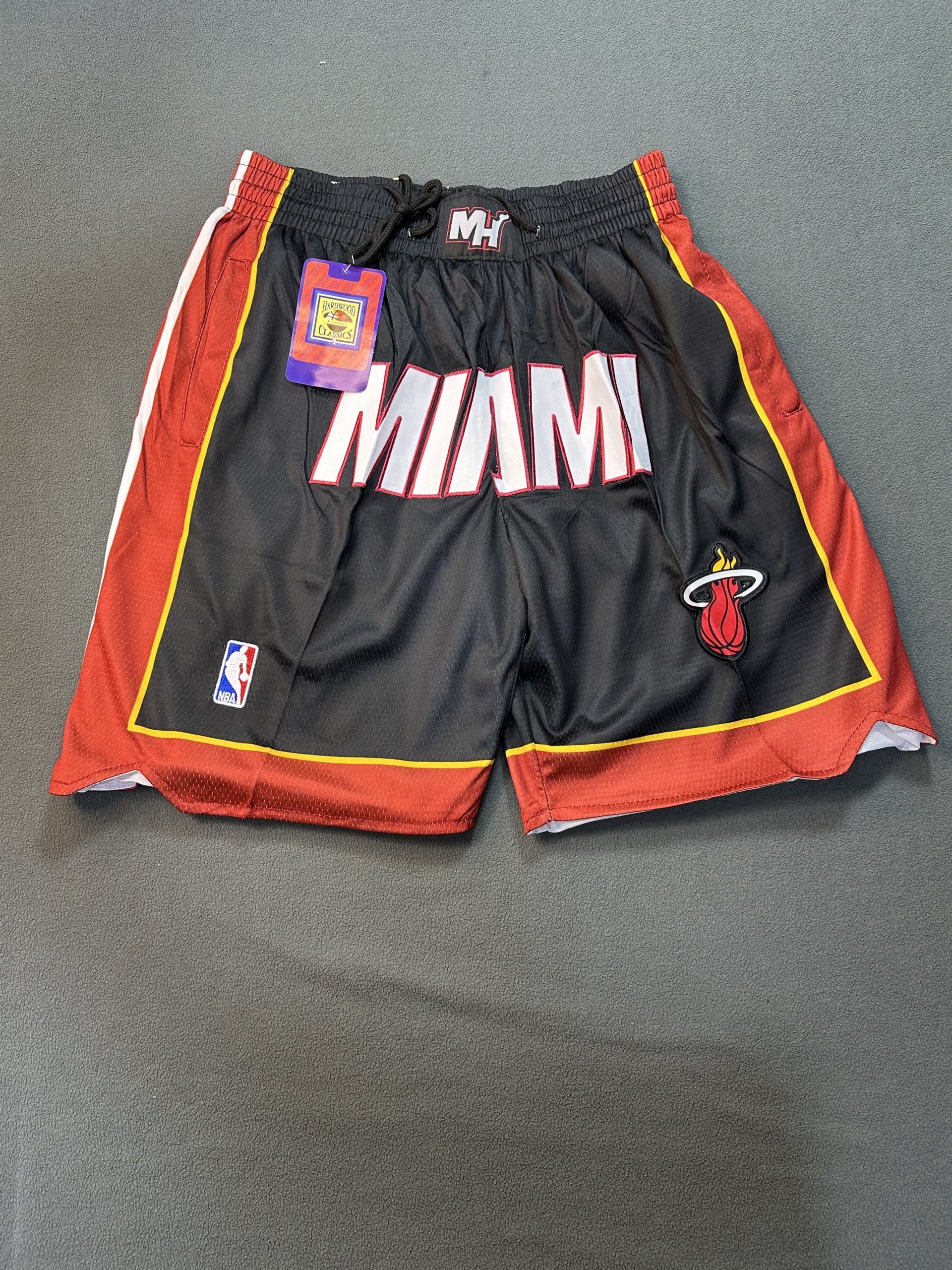Short Miami Heat Negro - Vista frontal Short NBA Miami Heat color negro, vista frontal