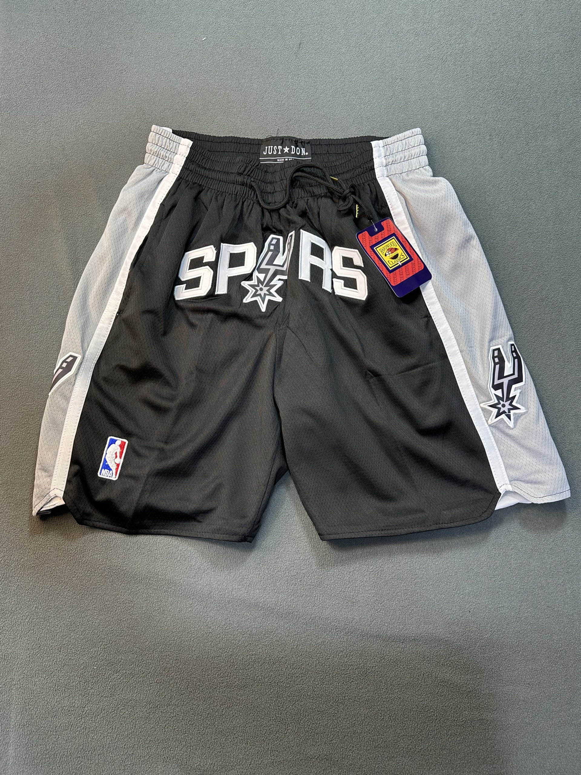 Short San Antonio Spurs Just Don Negro - Vista frontal Short NBA San Antonio Spurs color negro marca Just Don, vista frontal